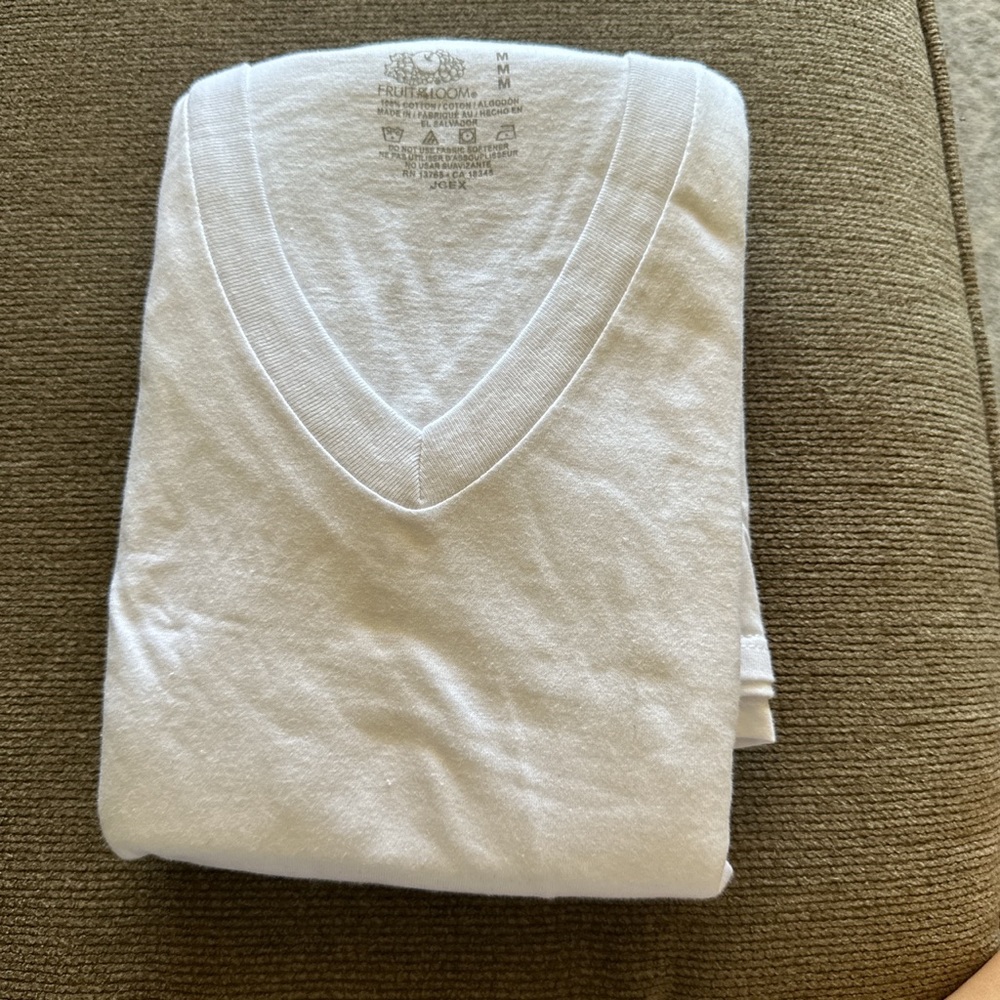 fruit of the loom, men’s medium three pack white tees